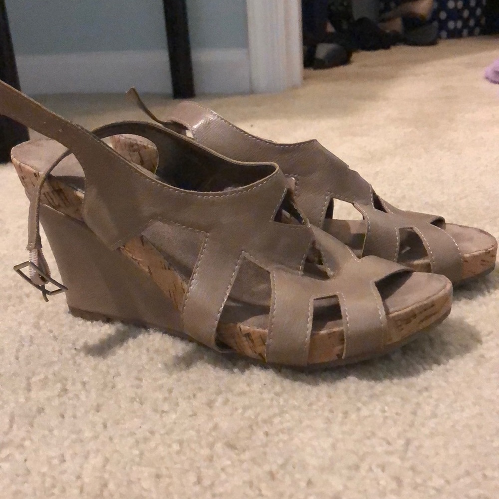 Tan Aersole wedges